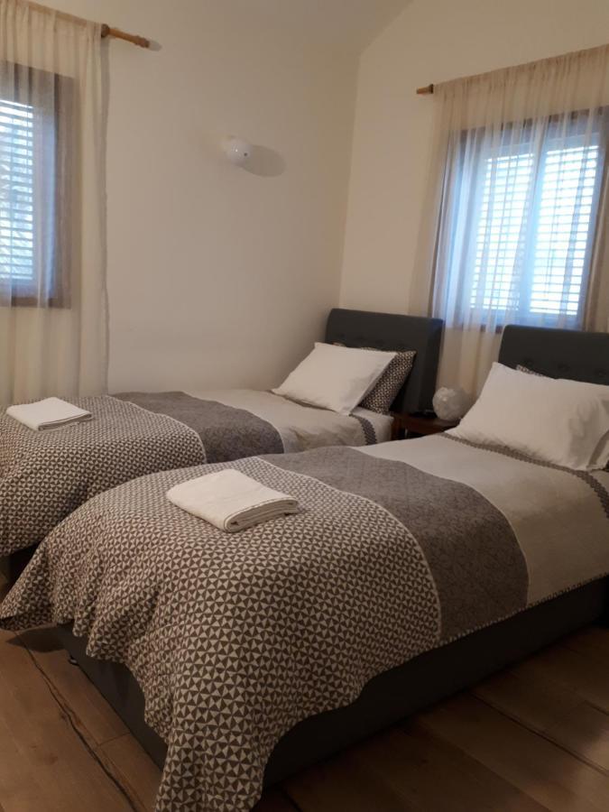 Etty'S House Hotel Petach Tikva Bagian luar foto