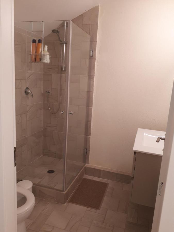 Etty'S House Hotel Petach Tikva Bagian luar foto