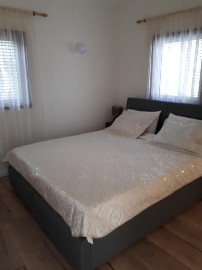 Etty'S House Hotel Petach Tikva Bagian luar foto