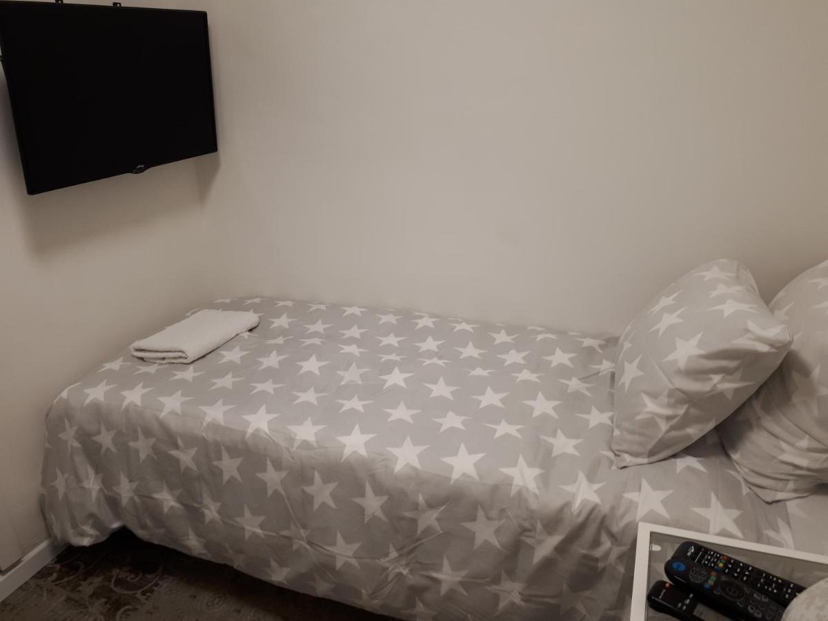 Etty'S House Hotel Petach Tikva Bagian luar foto