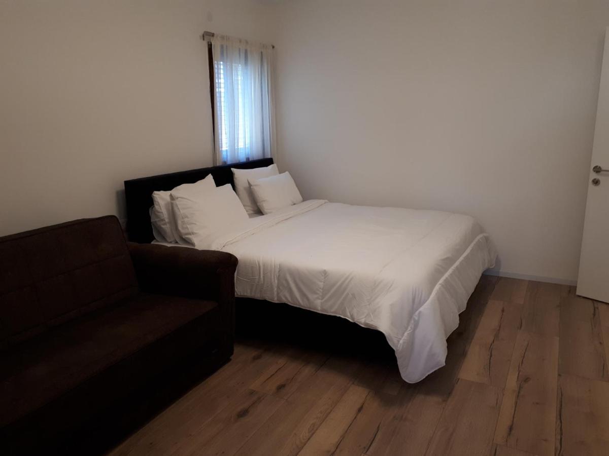 Etty'S House Hotel Petach Tikva Bagian luar foto